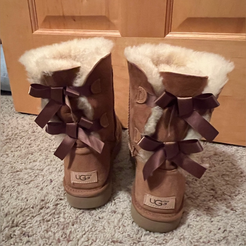 Bowtie UGGS